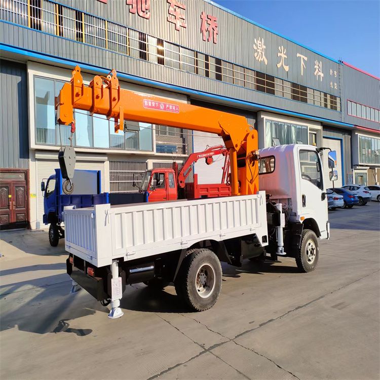 明山区三轮随车吊定制 农用改装机自备吊中瑞长期出售